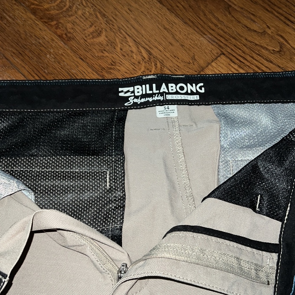 Billabong Submersibles shorts and platinum X